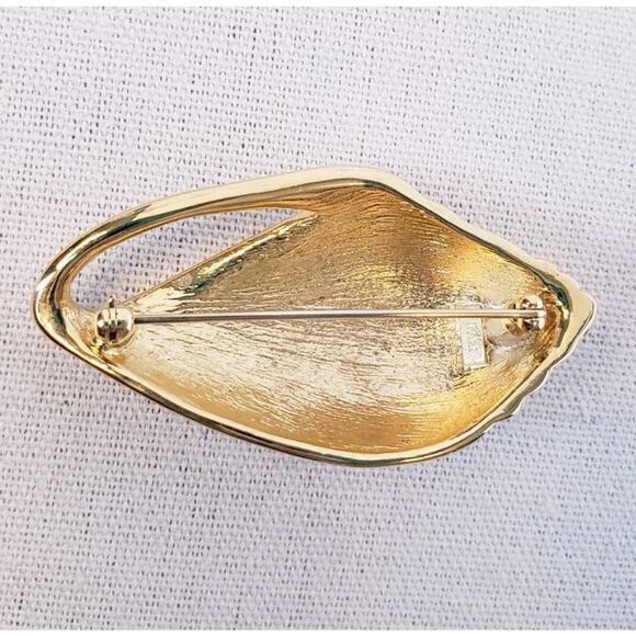 Vintage 90s Trifari Sea Shell Signed Gold Tone Enamel Conch Brooch Pin 2.25” - Picture 5 of 7